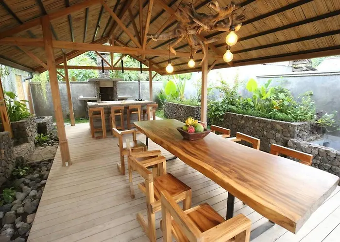 Ayu At Sumberkima Villa